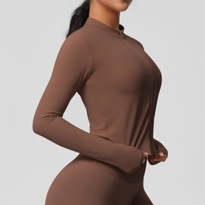Veste de sport moulante marron moka à col montant et ouvertures pour les pouces