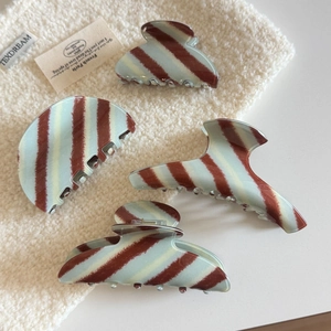 Vintage Acetate Striped Hair Claw Clip Korean Style Brown Blue Contrast Shark Clip Elegant Hair Styling Tool For Women