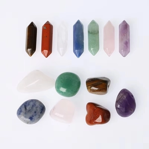 14-piece natural crystal set with hexagonal prisms and heart-shaped stones in gift box