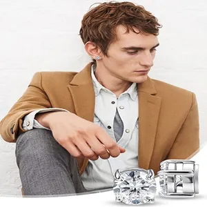 Orecchino magnetico uomo in argento con grande zircone rotondo e montatura a 4 griffe