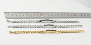 Misura dettagliata del bracciale a maglie in fibra di carbonio in oro e argento