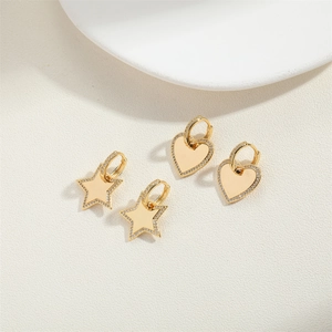 Boucles d'oreilles créoles rétro françaises étoile et cœur dorées avec strass brillants
