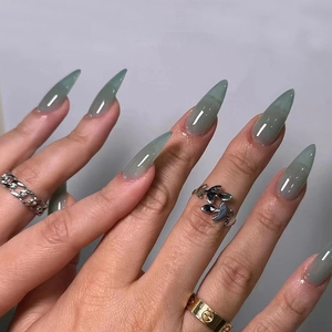 Jadegrün Ohrstecker-Nägel Mandel-Stiletto Form Abnehmbar Full Cover Falsche Nägel Mit Kleber Für Damen Täglich Maniküre Deko