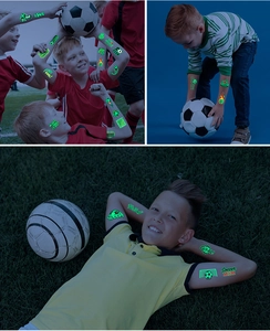 Tatouages temporaires de football lumineux pour enfants brillant dans le noir avec motifs