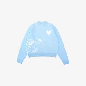 Maglione in maglia celeste con motivo Cupido bianco e cuore in uno stile casual ampio