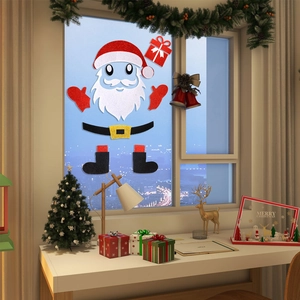 Dettaglio dell'adesivo di Babbo Natale e pacco regalo su vetro per decorazioni natalizie