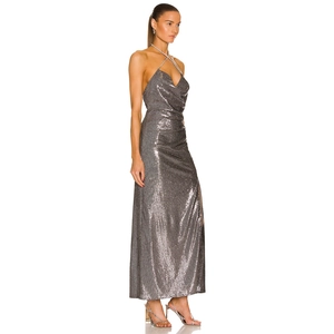 Robe de soirée élégante à paillettes argentées avec licou, dos nu et fente latérale