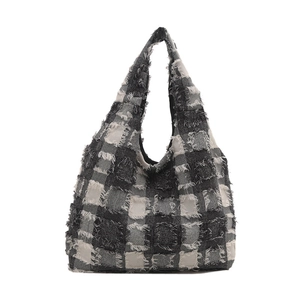 Fashionable large checkered tote bag with fringe texture and black and white pattern