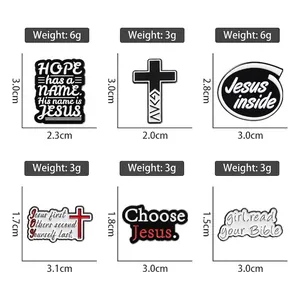 Lot de pins religieux émaillés avec motifs croix noir et blanc et slogans Jésus