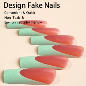 Unghie finte lunghe a bara stile francese in verde menta e design a V rosso corallo