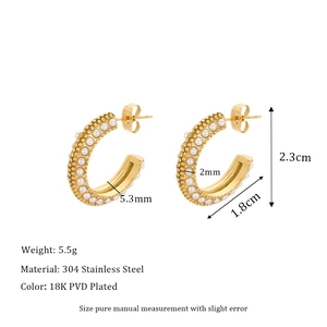 Detail showing 18K PVD gold plated 304 stainless steel pearl earrings and product dimensions