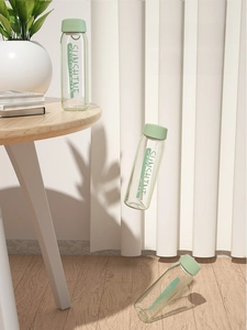 Test de chute dynamique d'une bouteille d'eau en plastique résistant avec logo SUNSHINE
