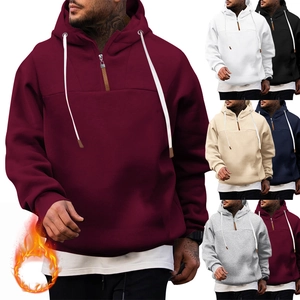 Collage di felpe in pile da uomo con mezza zip e sei diverse opzioni di colore disponibili