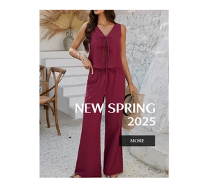 Détail du haut sans manches bordeaux à nœuds et pantalon large plissé assorti
