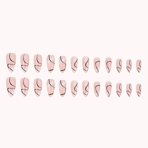 Faux ongles amande rose nude avec blocs blancs et lignes ondulées noires abstraites