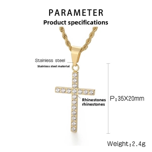 Détail du pendentif croix dorée en acier inoxydable avec strass et taille 35x20mm