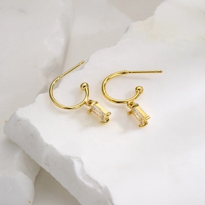 Minimalist gold-plated hoop earrings with rectangular zircon pendant on stone