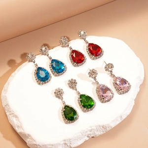 Boucles d'oreilles vintage de luxe en forme de goutte avec cristaux de quatre couleurs