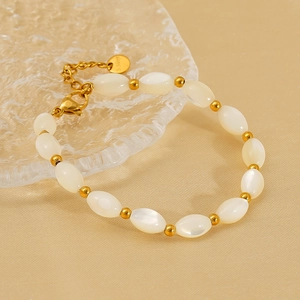 Baroque pearl bracelet in 18K gold plated stainless steel with adjustable lobster clasp
