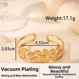 Detailed view of leaf cuff bracelet with 17.1g weight and 5.52cm inner diameter