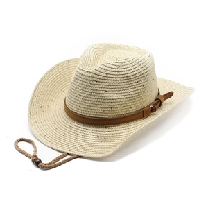 Panamastrohhut in Beige mit Lederband und verstellbarem Kinnriemen für den Sommer