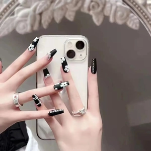Handmade Black Press-on Nails Long Coffin Shape With 3D White Flower Pearl Silver Chain Plaid Design Matte Glossy False Nails For Women Daily Party Nail Art