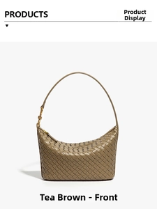 Dettaglio della borsa a spalla intrecciata verde tè con texture in pelle e fibbia metallica