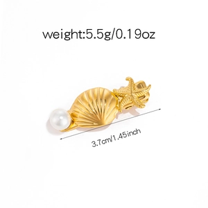 Macro shot of gold star flower hair clip with pearls showing dimensions 3.7cm and 5.5g weight