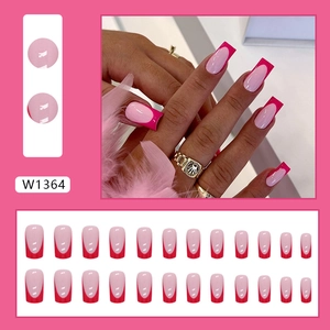 Klassieke French press-on nagels in lange vierkante vorm met felroze tips en lichtroze basis