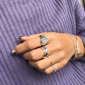 925 silver ring featuring white agate with layered bracelets in a luxury aesthetic