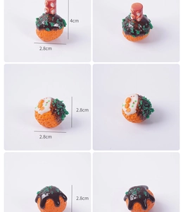 Detalle macro de un modelo de comida de takoyaki que muestra textura y salsa top