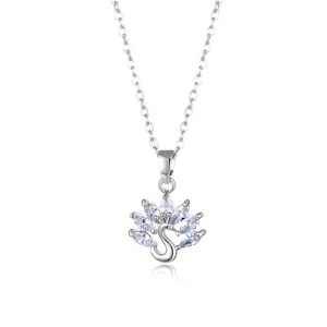 Élégant collier paon argenté avec pendentif en zircon marquise sur chaîne minimaliste
