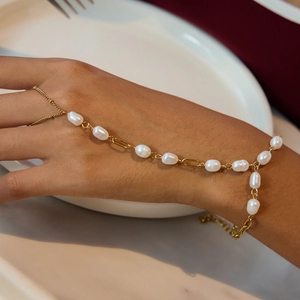 Elegante bracciale anello in acciaio inossidabile 18K con perle d'acqua dolce bianche