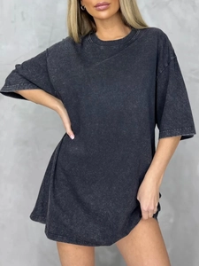 T-shirt in cotone grigio lavato vintage oversize con design a spalla scesa e stile retrò