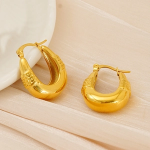 Polished 18K gold plated titanium steel U-shaped hoop earrings with textured lattice design