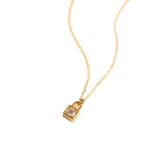 18K gold-plated 925 silver necklace with a padlock pendant and sparkling zircon stone