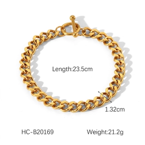 Macro detail of 18K gold plated Cuban chain bracelet with OT toggle clasp dimensions