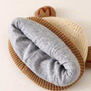 Two-tone knit bear hat for kids with M embroidery and warm inner fleece lining