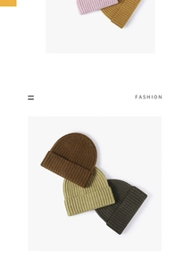 Detail der gerippten Strickstruktur stilvoller Beanies in herbstlichen Winterfarben