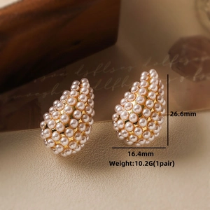 Detail showing dimensions of 26.6mm by 16.4mm for water drop pearl earrings