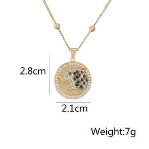 Detail of 18K gold leopard pendant with cubic zirconia, size 2.1cm and weight 7g