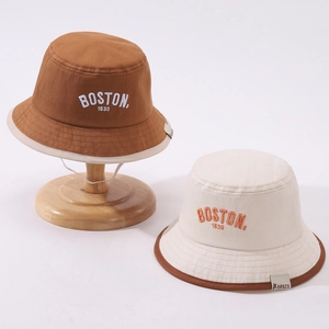 Cappelli alla pescatora bimbi con scritta BOSTON in marrone e beige per il sole