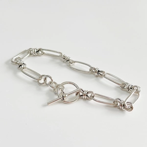 Minimalist 925 sterling silver chain bracelet featuring toggle clasp and link knots