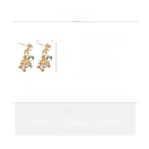 Detailed size and material specification chart for sparkling crystal horse earrings