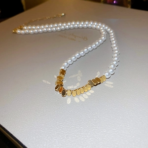 Fashion pearl choker necklace with gold triangular metal plates and adjustable chain link