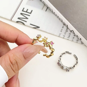 Bague Fleur à Vagues Ajustable en Zirconia Coloré pour Femme Cuivre Plaqué Or Design de Niche Bijoux Cadeau