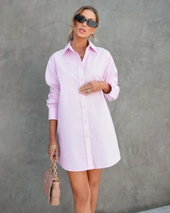 Robe chemise rose à manches longues avec fermeture boutonnée et coupe décontractée chic