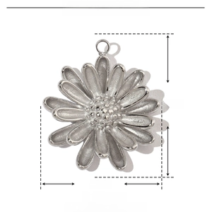 Macro detail of a silver daisy pendant in stainless steel with exact measurements