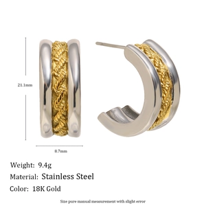 Boucles d'oreilles créoles C bicolores en acier plaqué or 18K avec dimensions et torsades
