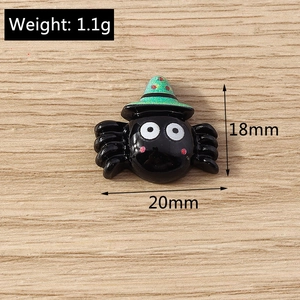 Detail view of 18mm Halloween spider resin flatback with green wizard hat for DIY crafts